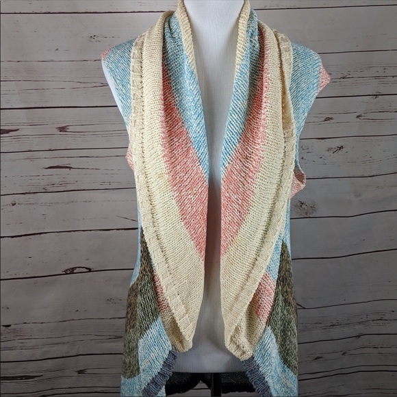 CAbi Sweaters - CAbi medium crochet circles open front cardigan